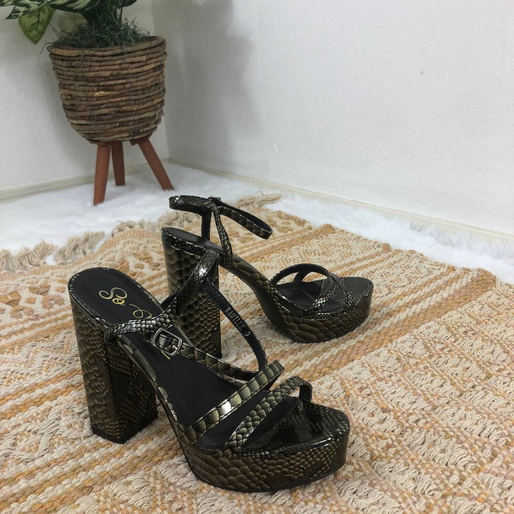 So Me medusa vibes sky high strappy sexy platform sandals size 9
